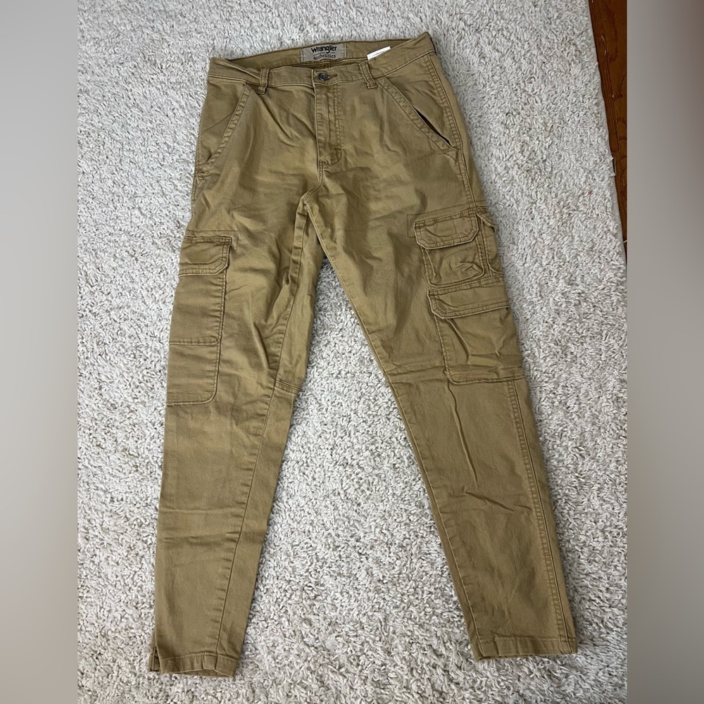 Men's Size 30X28 Tan Wrangler Cargo Pants GUC